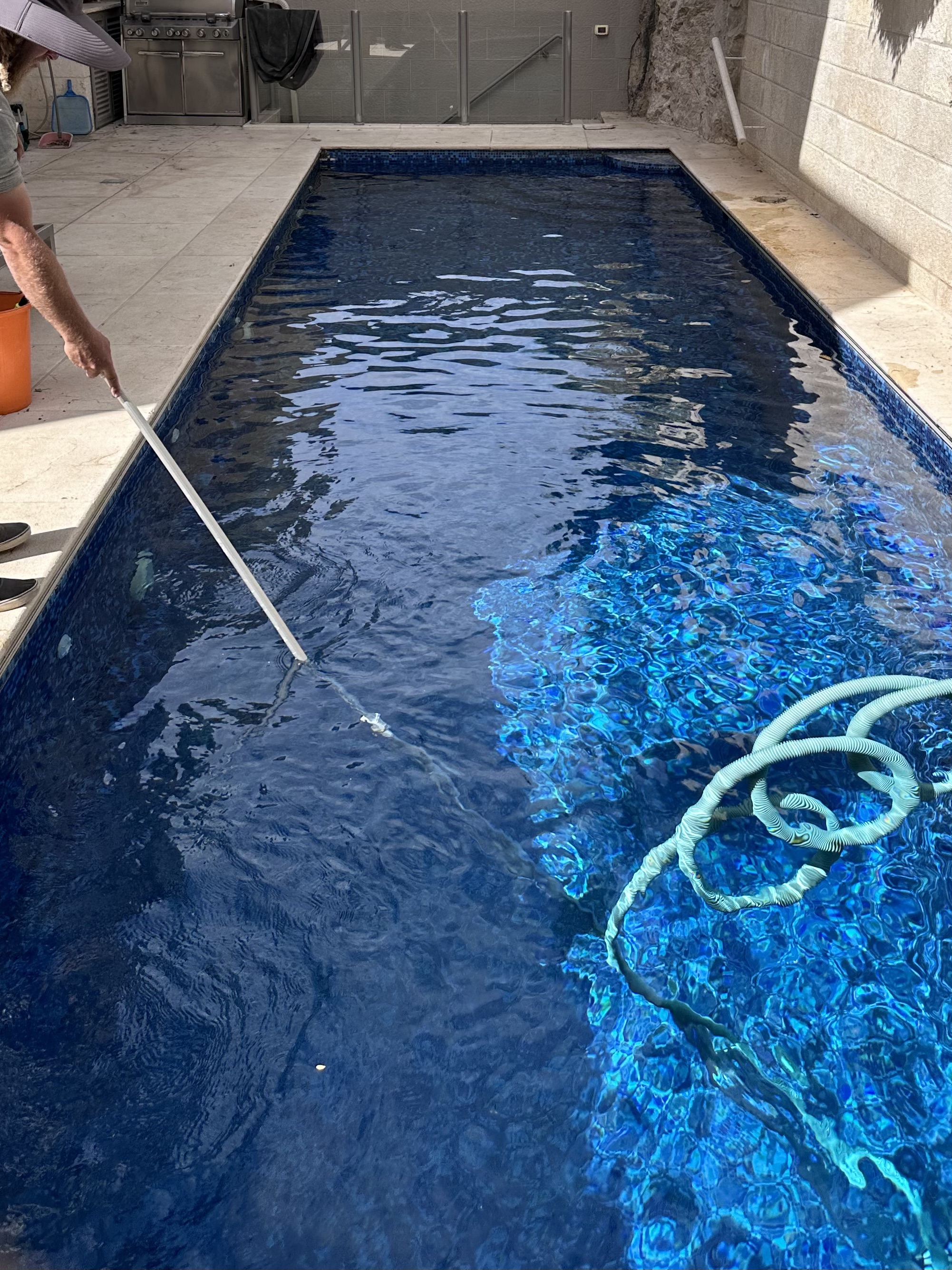Pool cleaning service Gush Etzion